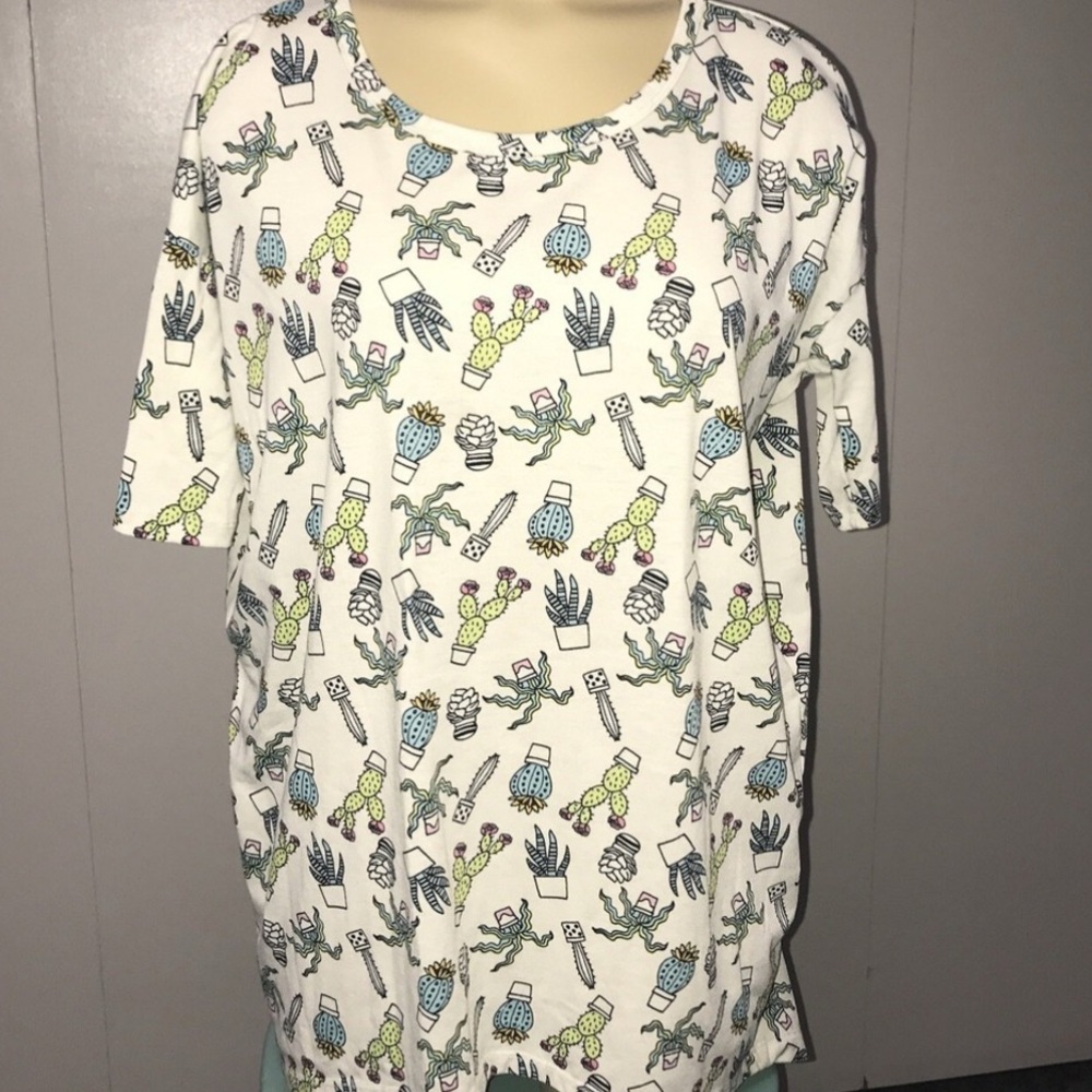 Lularoe Cactus Irma Top